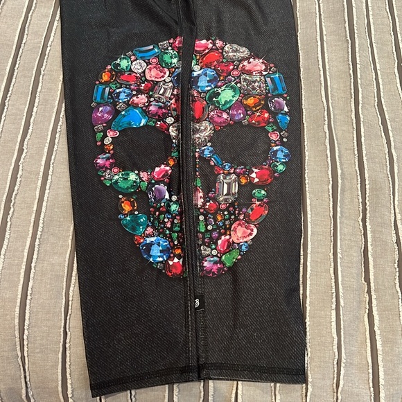 Women’s SZ LARGE TEREZ Crystal Skull leggings - Picture 3 of 6